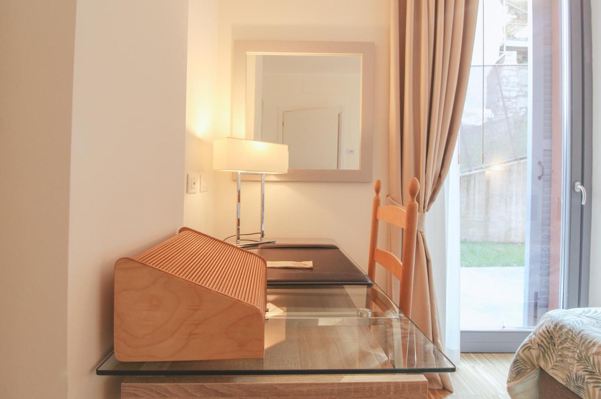 Residenza I Melograni - Suite Domaso Bilik gambar